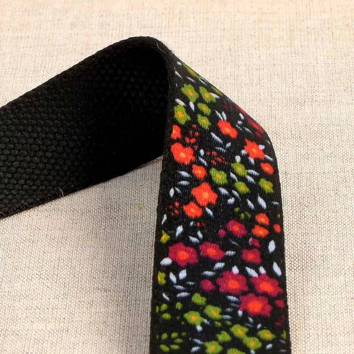 flowered-webbing-on-white-1-3-16in-x-22yds Flowered Webbing on White 1-3/16in x 22yds