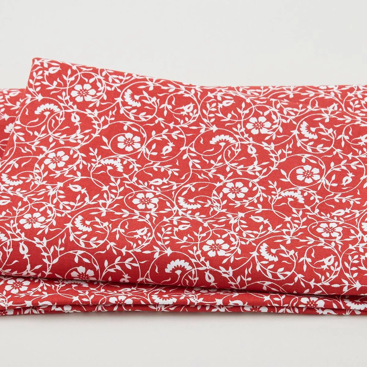 liberty-viney-floral-red-2-yard-cut Liberty – Viney Floral Red 2 Yard Cut