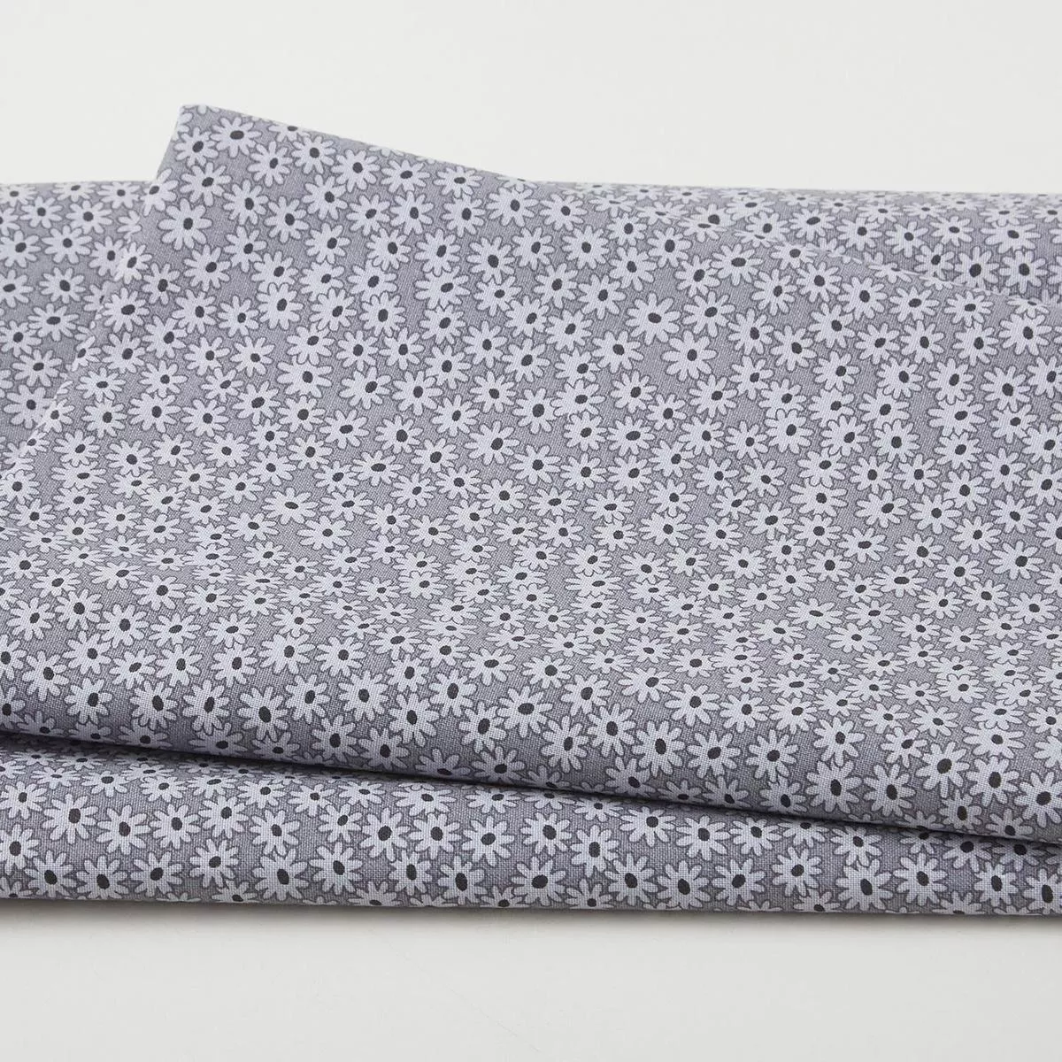 simply-prints-daisies-dark-gray-2-yard-cut Simply Prints – Daisies Dark Gray 2 Yard Cut