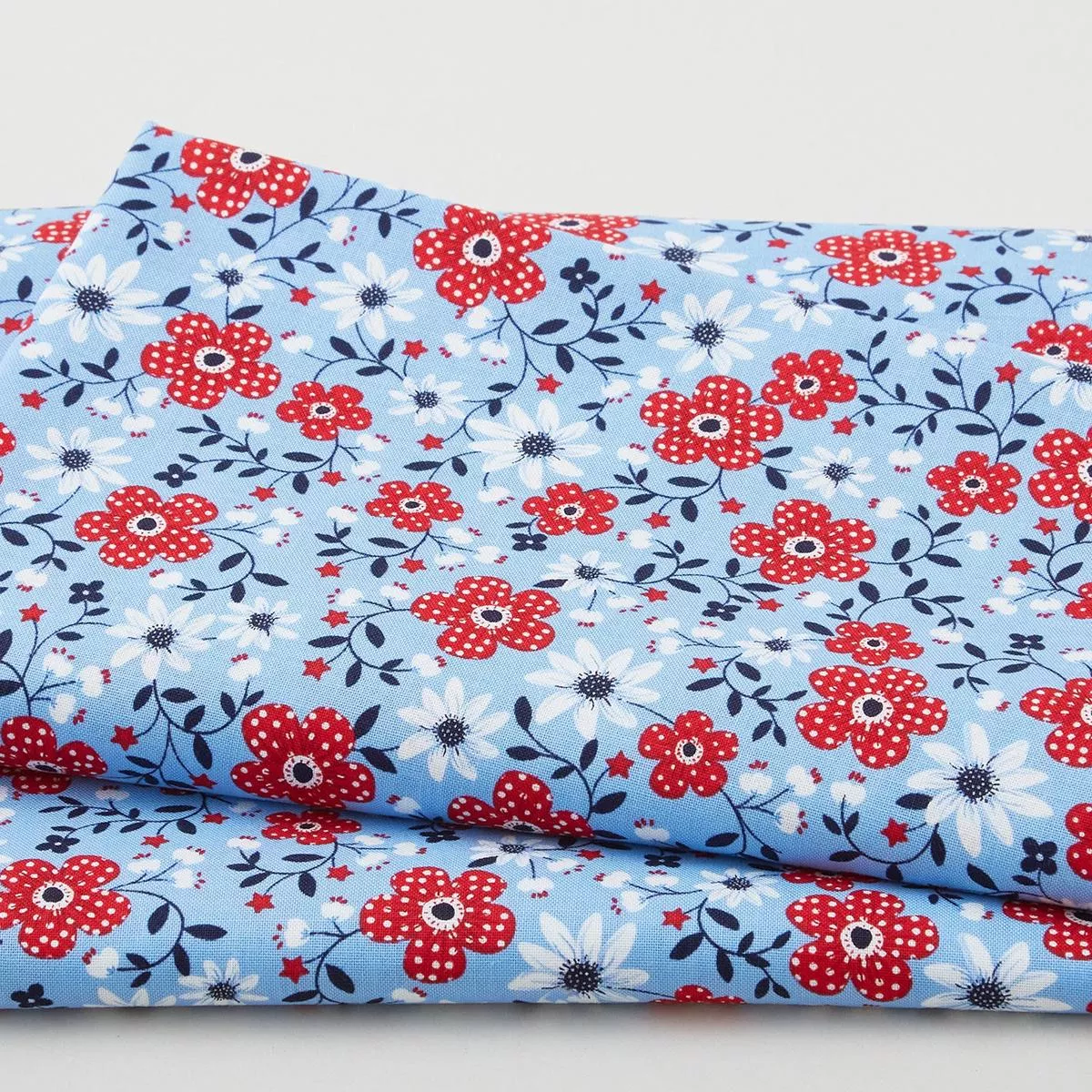 Star-Spangled Beach – Patriotic Daisies Chambray 2 Yard Cut