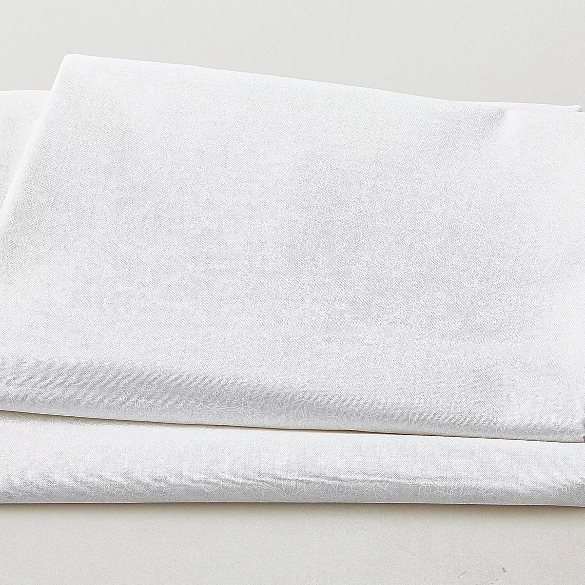 tranquility-floral-white-3-yard-cut Tranquility – Floral White 3 Yard Cut
